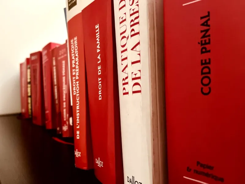 Bibliothèque juridique du cabinet - codes Dalloz pénal, droit de la famille, procédure pénale